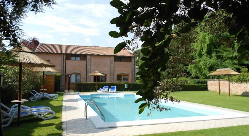Hotel Isola Di Caprera 3*