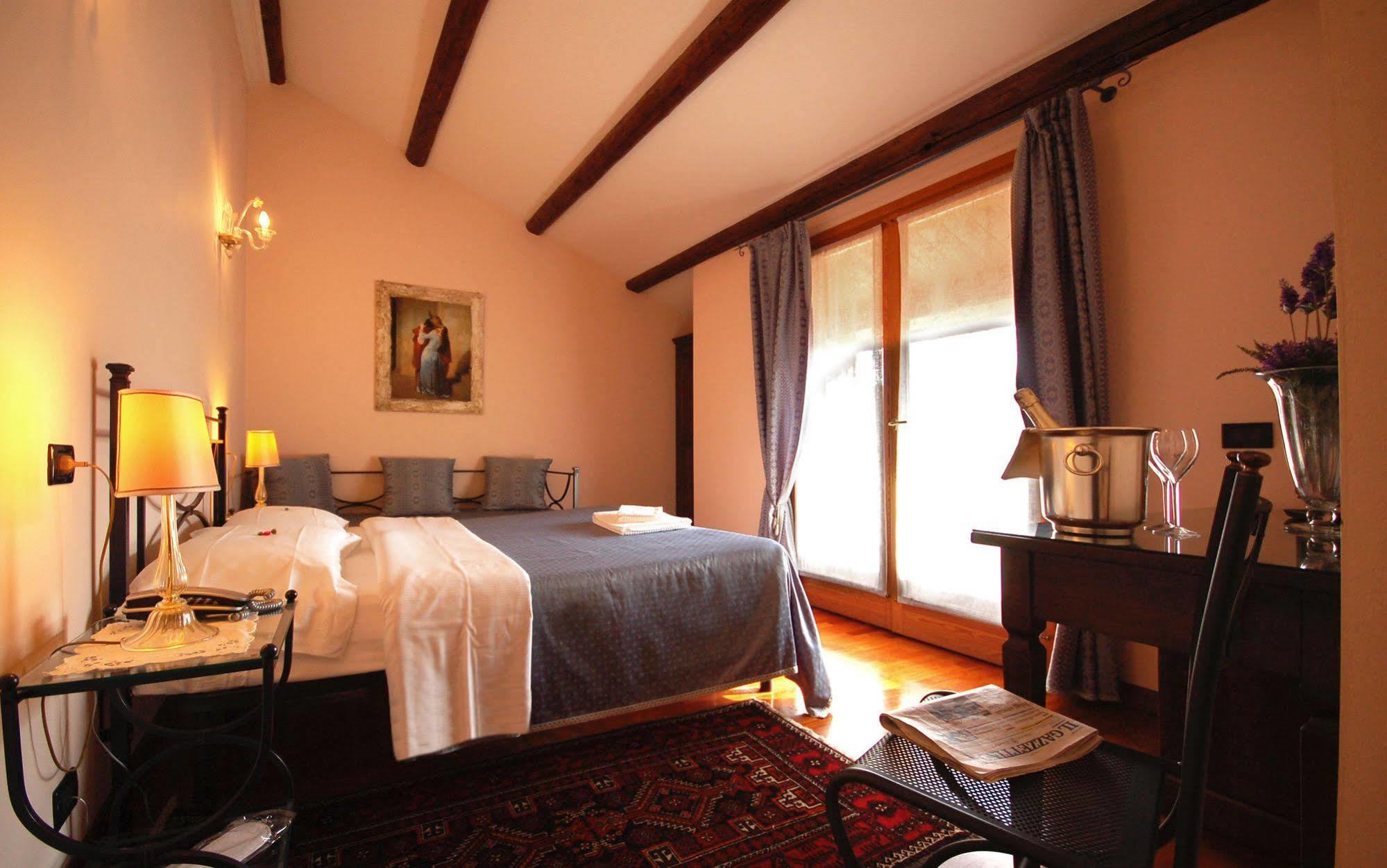 Isola Di Caprera Hotel